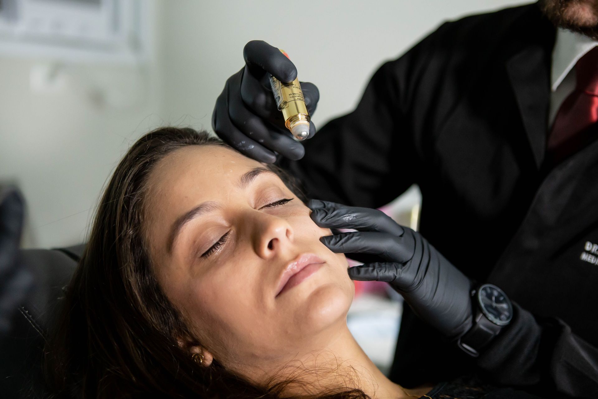 Injection d'acide hyaluronique sur le visage